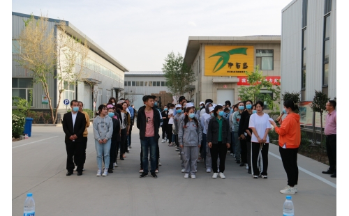 “旋轉(zhuǎn)乾坤，指彈天下”